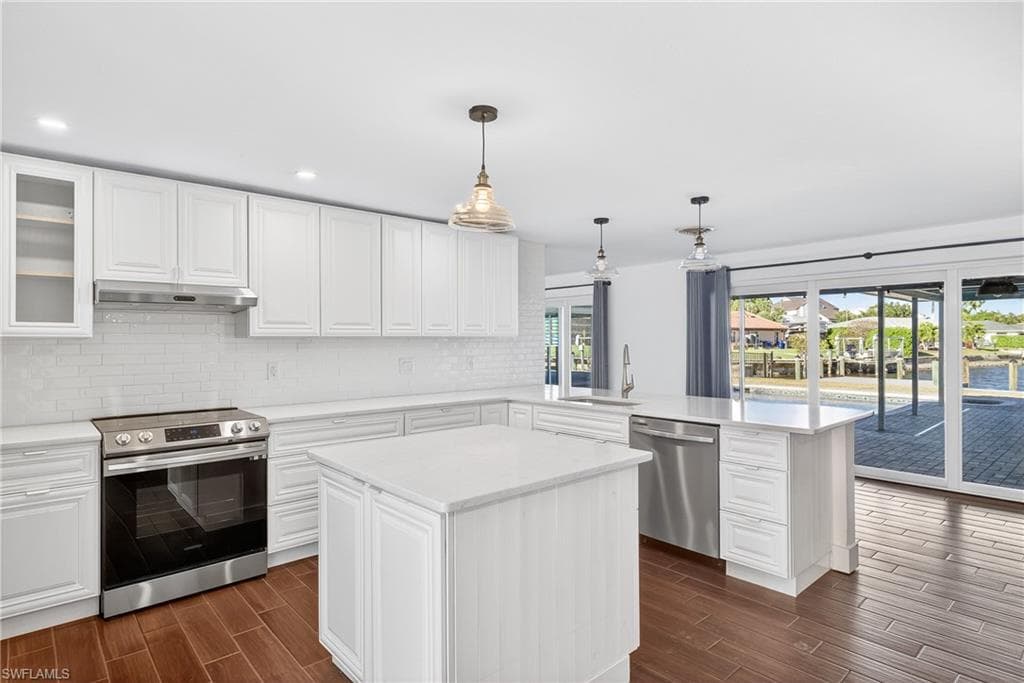 541 Bayside DR-1