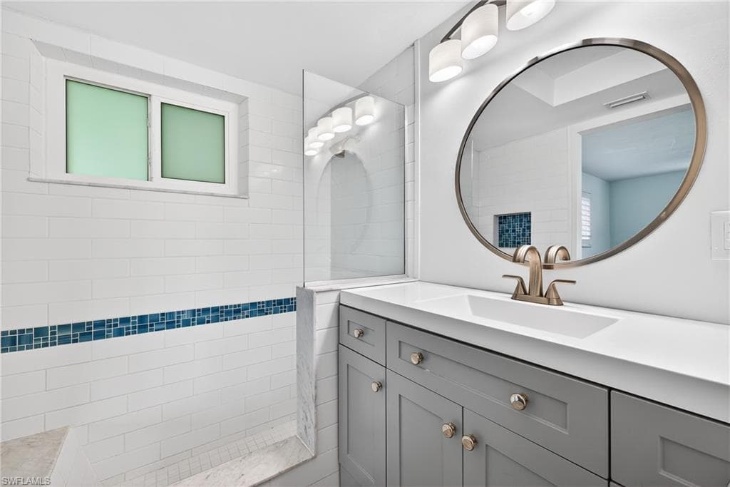 541 Bayside DR-14