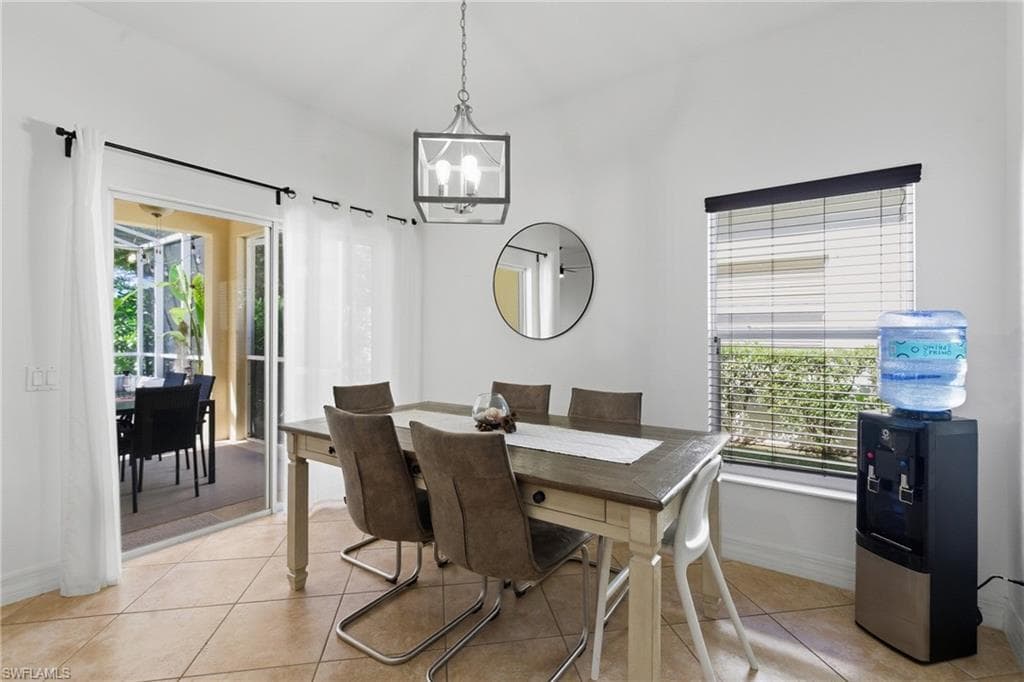 2452 Blackburn CIR-23