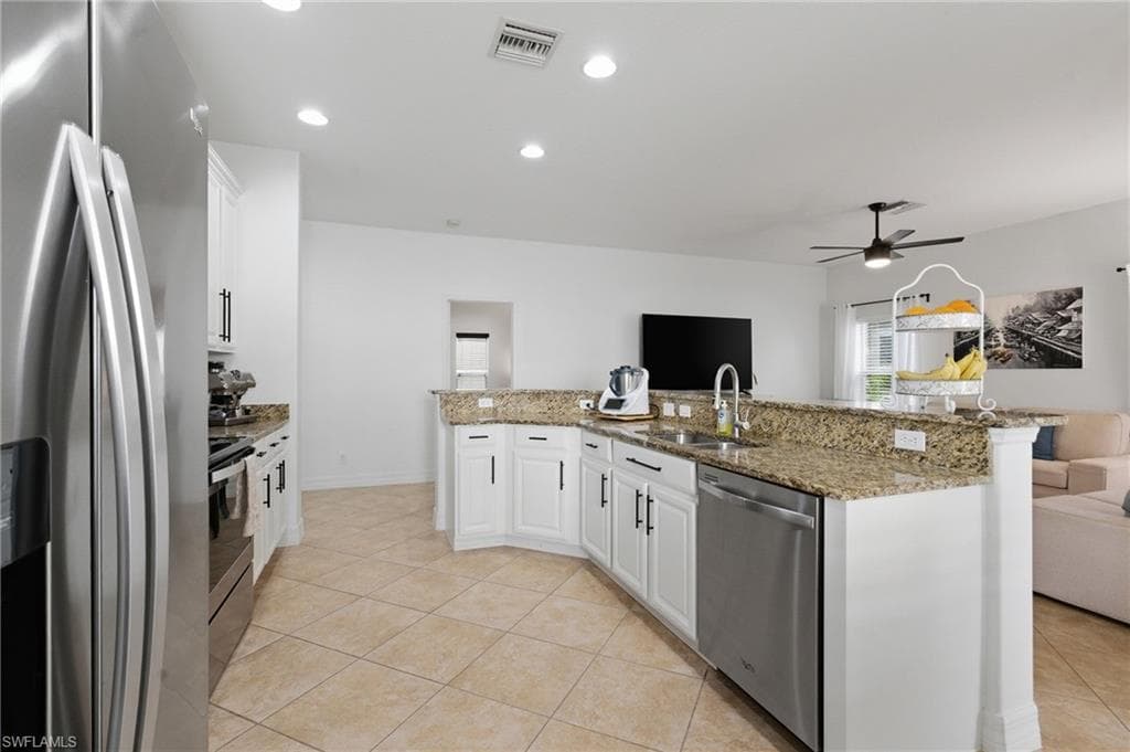 2452 Blackburn CIR-20