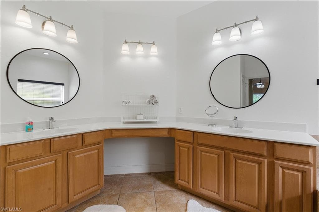 2452 Blackburn CIR-9