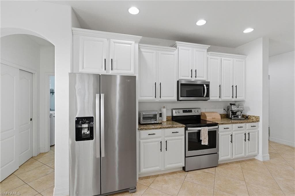 2452 Blackburn CIR-21