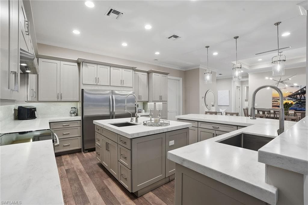 2867 Coco Lakes DR-7