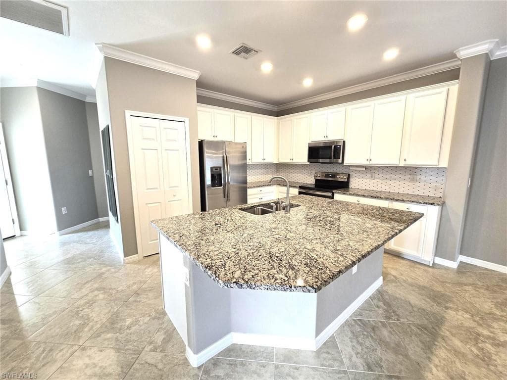 9163 Woodhurst DR-4