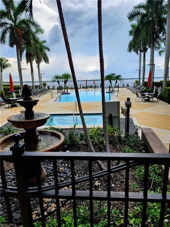 2825 Palm Beach BLVD 416-41