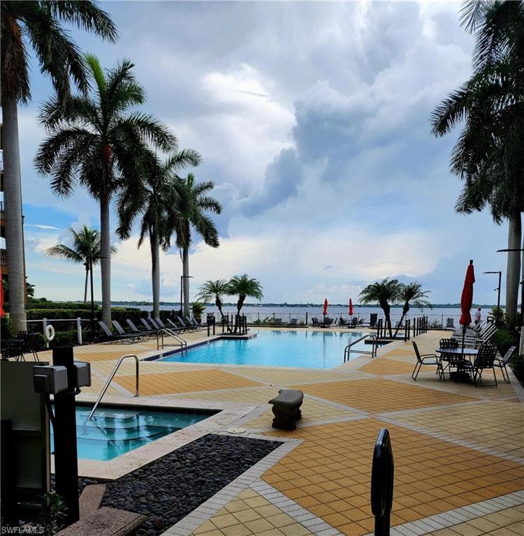 2825 Palm Beach BLVD 416-40