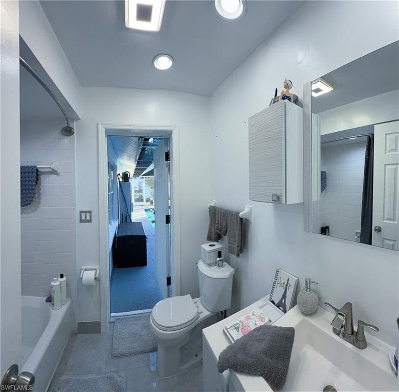 22690 Island Lakes DR-24