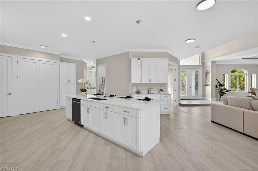 6461 Livingston Woods LN-10