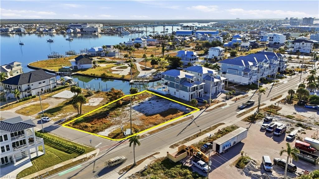 601 Estero BLVD-17
