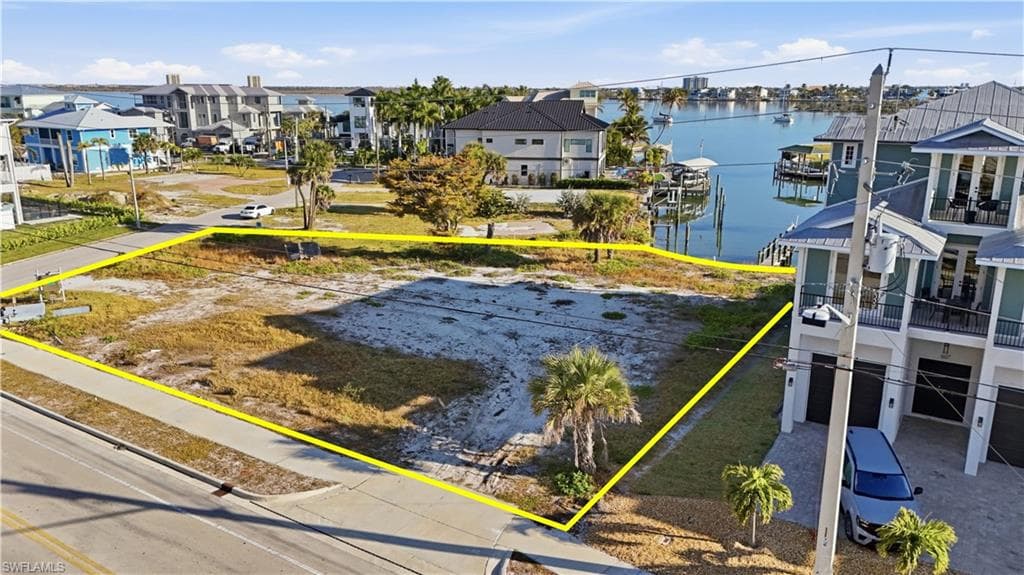 601 Estero BLVD-18