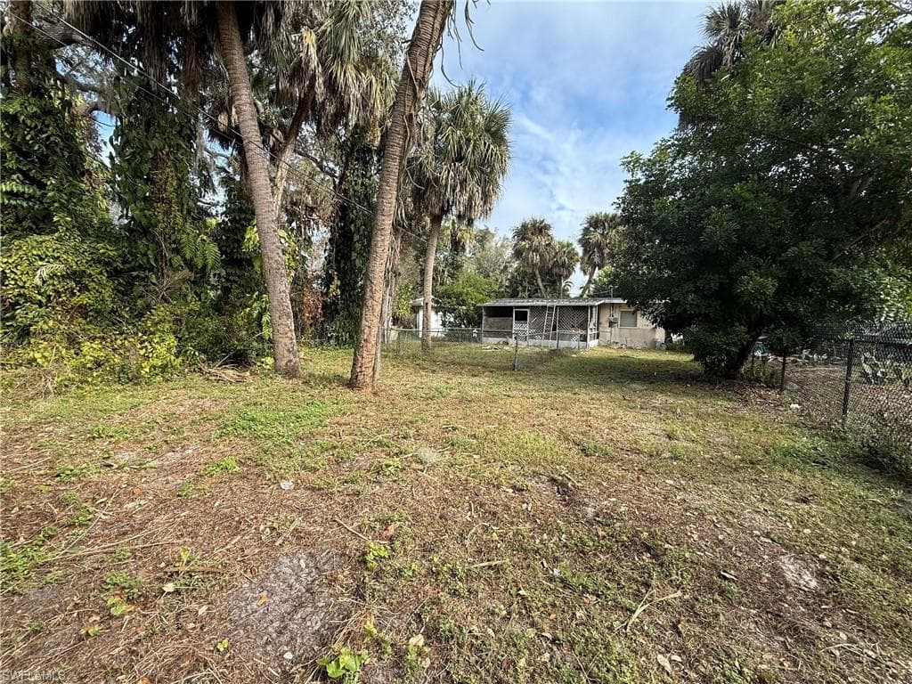 244 Labelle AVE-16