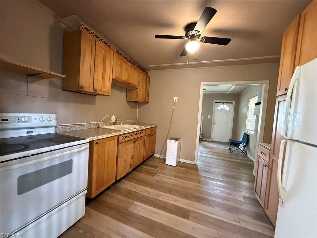 244 Labelle AVE-12