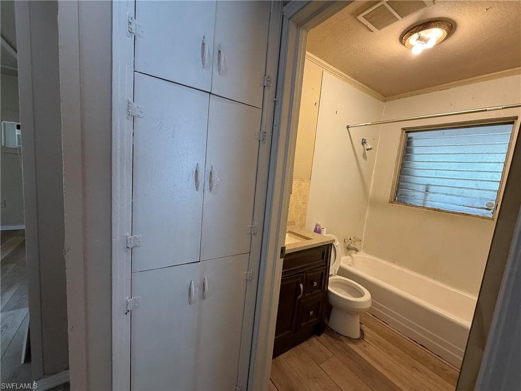 244 Labelle AVE-9