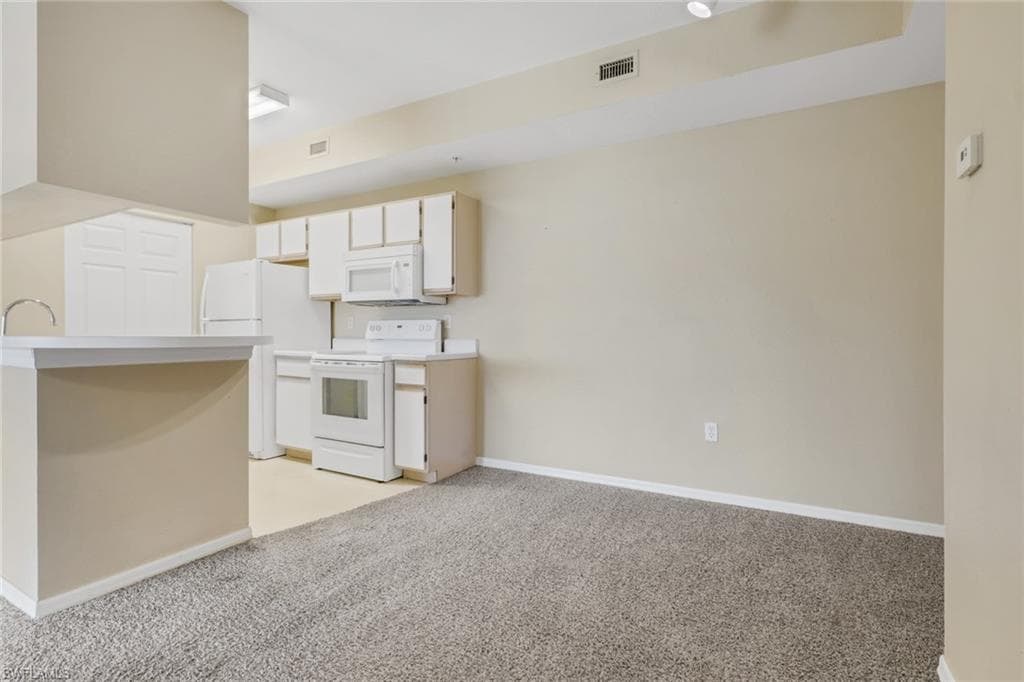 6321 Aragon WAY 206-8