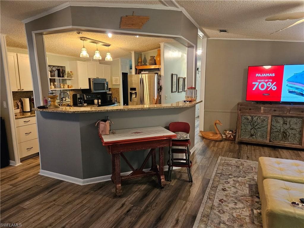 14 Peridot AVE 14PT-7