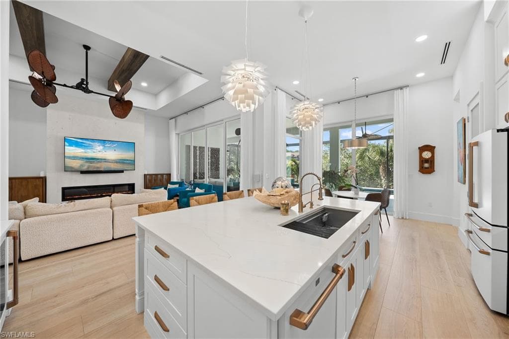 27000 Flamingo DR-16
