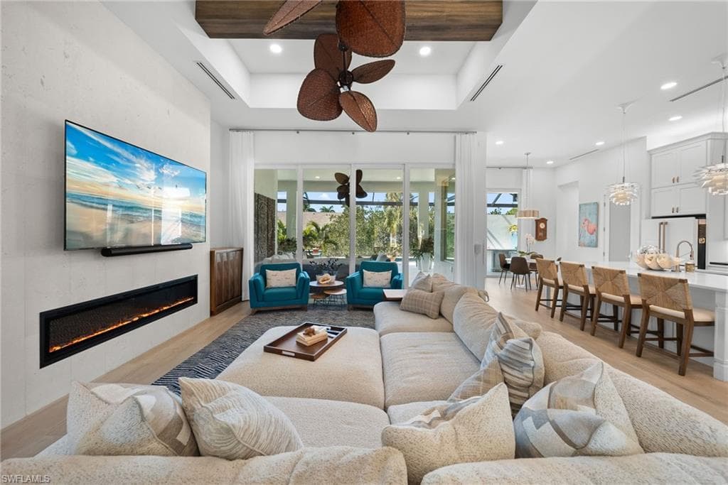 27000 Flamingo DR-7