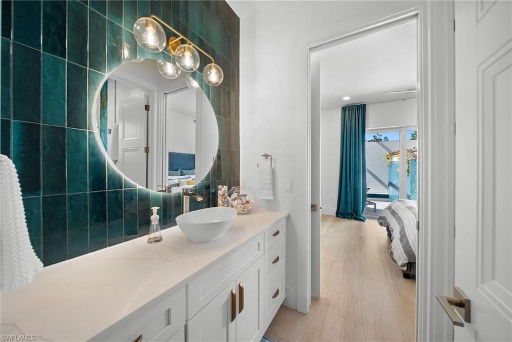 27000 Flamingo DR-39