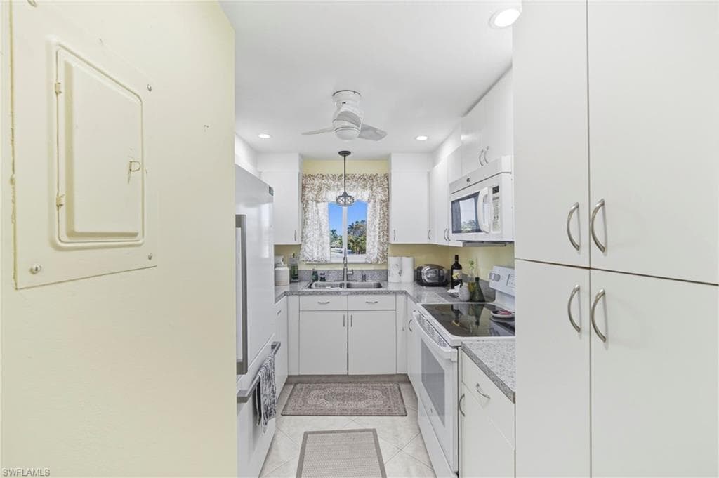 1010 Manatee RD B304-9
