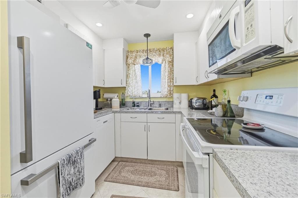 1010 Manatee RD B304-10