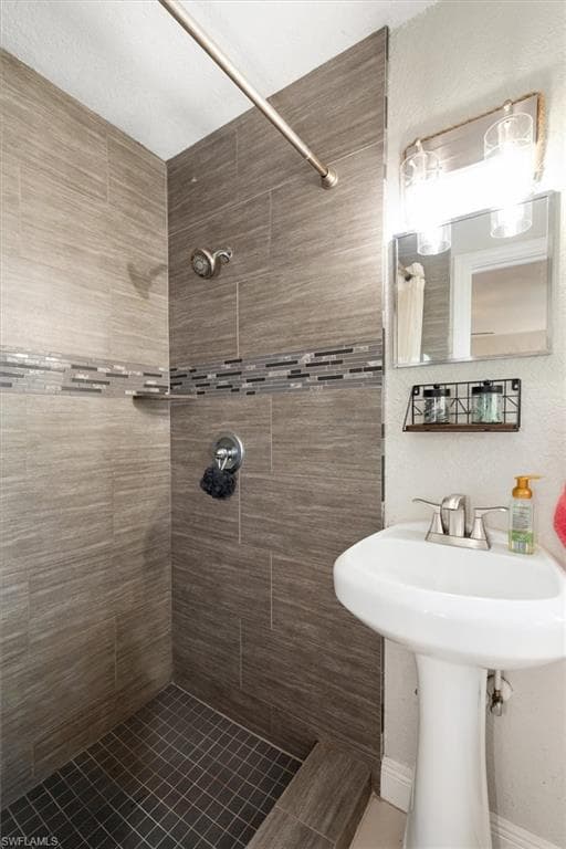 3945 Edgewood AVE-9