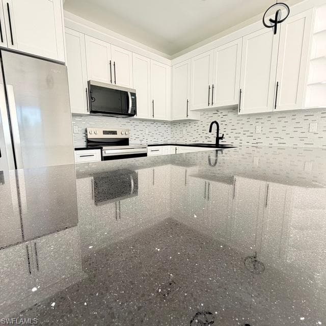 209-211 W 12th ST-13