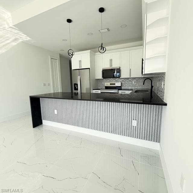 209-211 W 12th ST-34