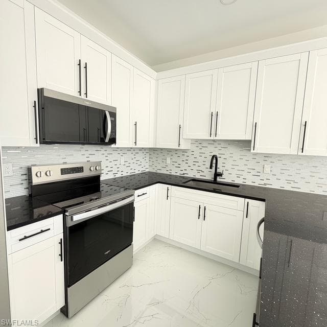 209-211 W 12th ST-33