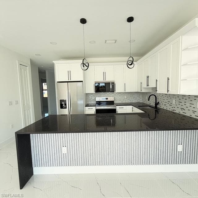 209-211 W 12th ST-31