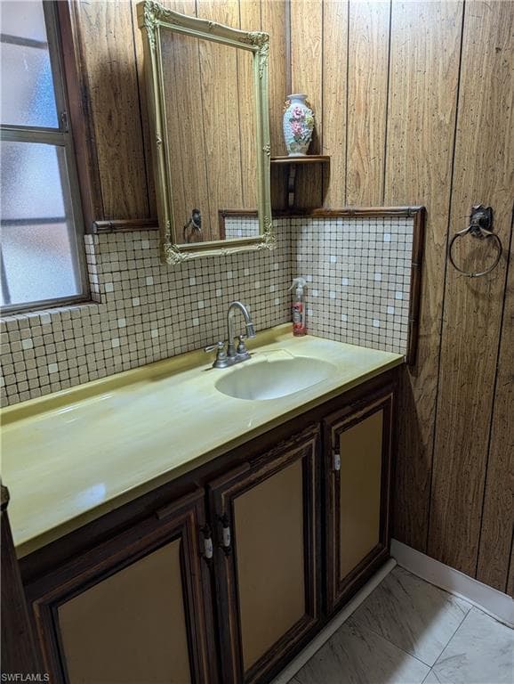 807 Holly Berry CT-17