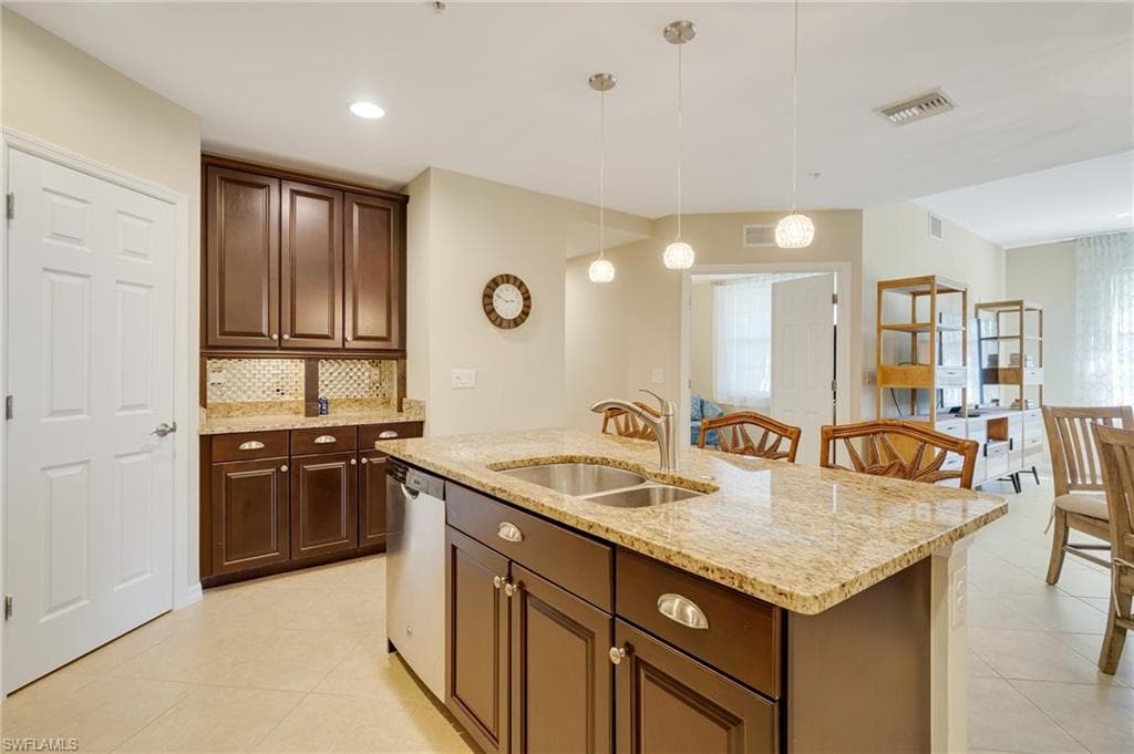 8510 Violeta ST 102-7