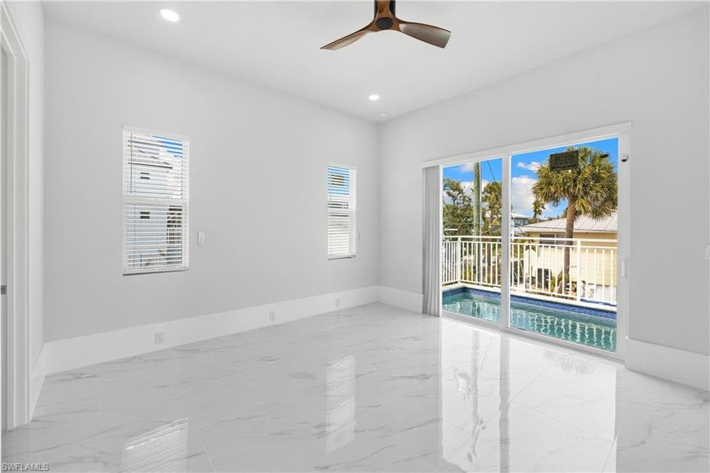 137 Hibiscus DR-10