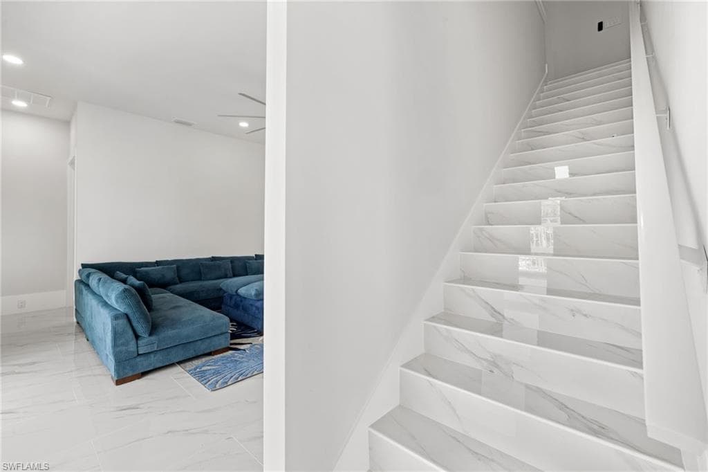 137 Hibiscus DR-33