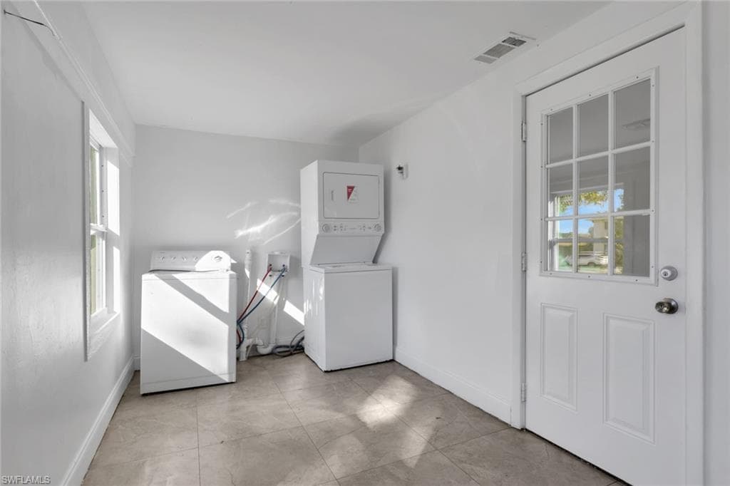2933 Jackson ST-6