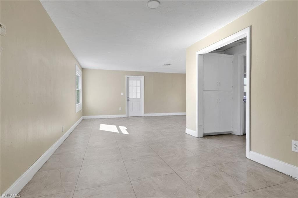 2933 Jackson ST-12