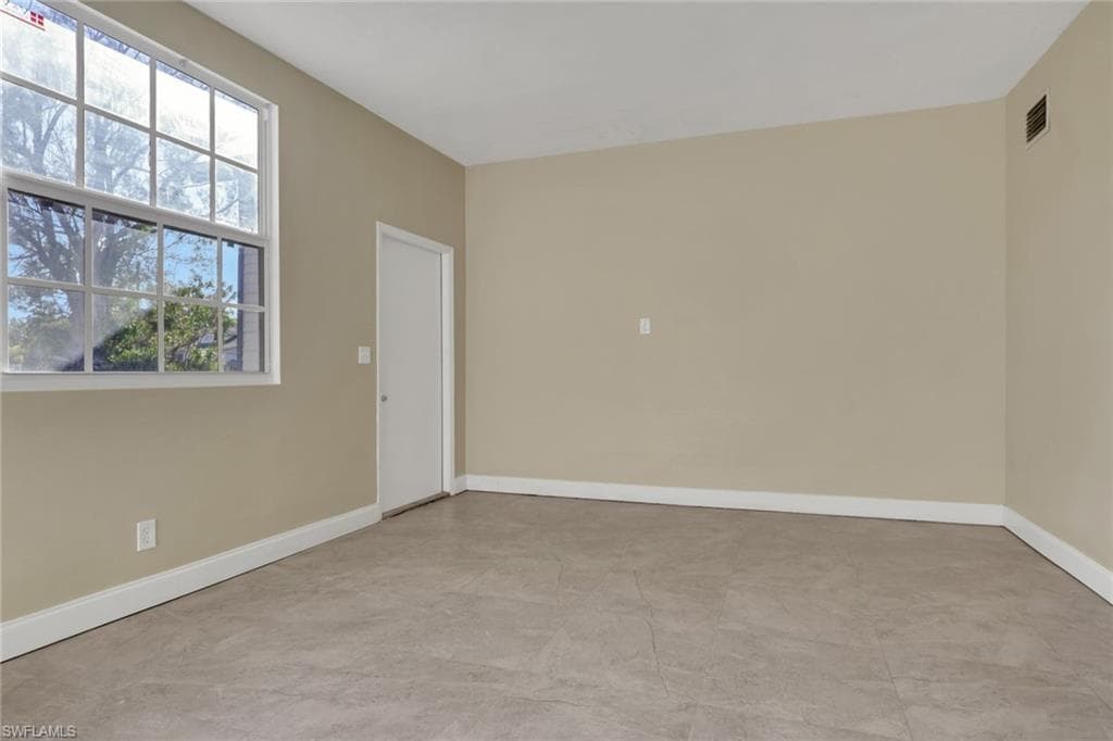 2933 Jackson ST-26