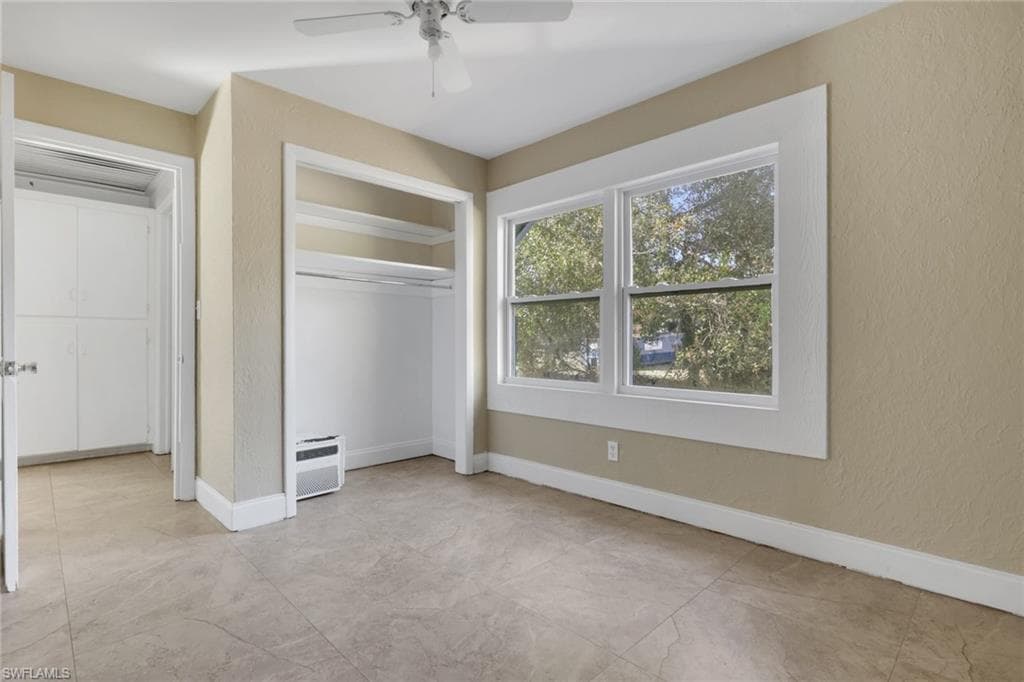 2933 Jackson ST-22