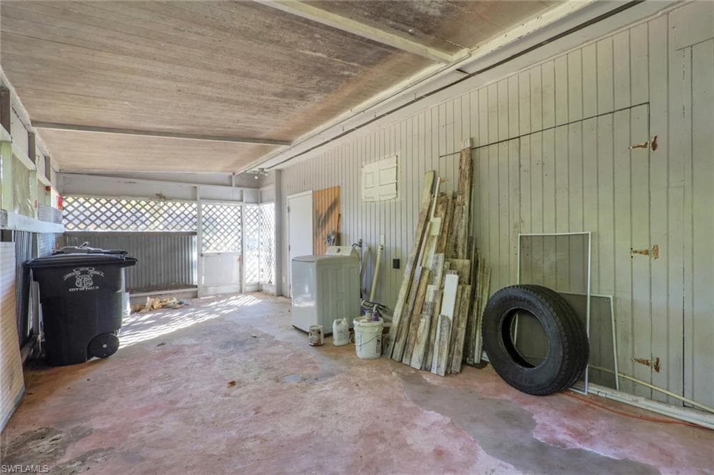 2933 Jackson ST-36