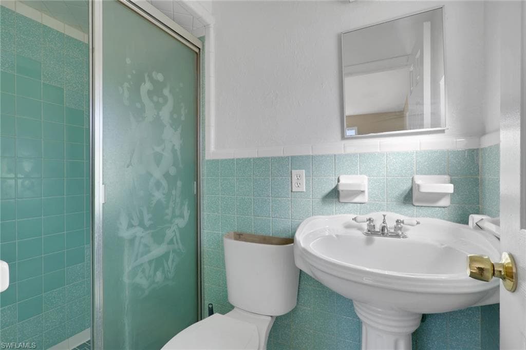2933 Jackson ST-20