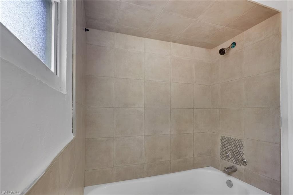 2933 Jackson ST-24
