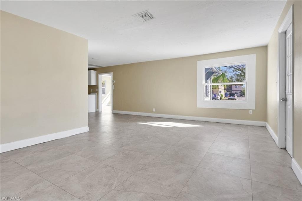 2933 Jackson ST-10