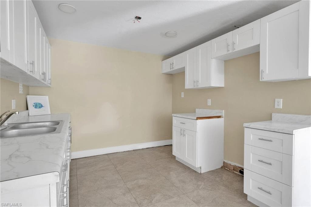 2933 Jackson ST-14