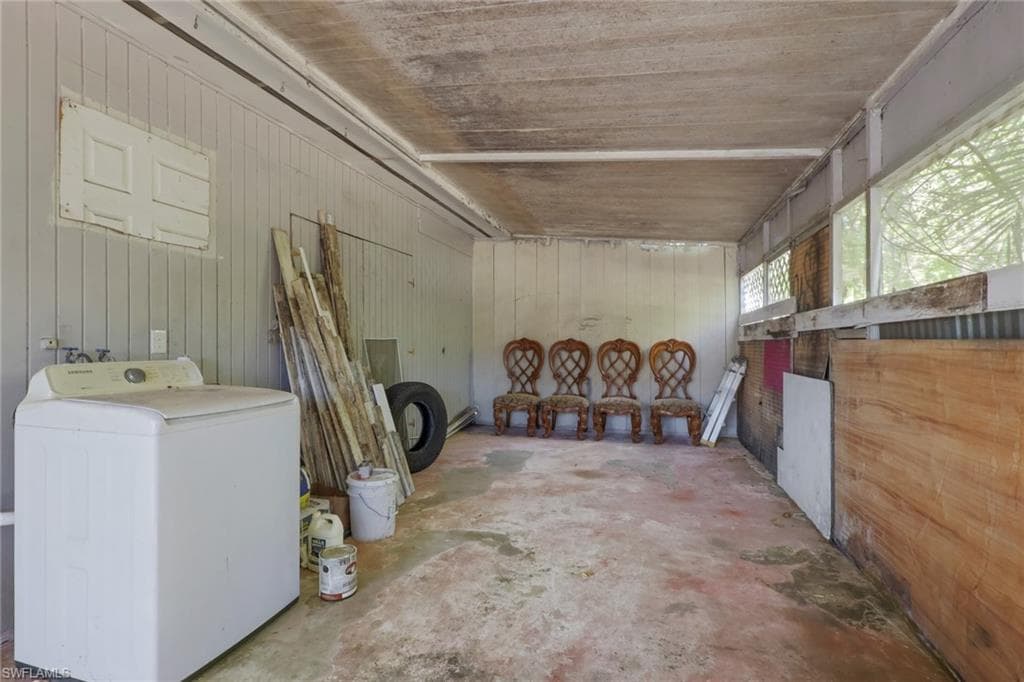 2933 Jackson ST-35