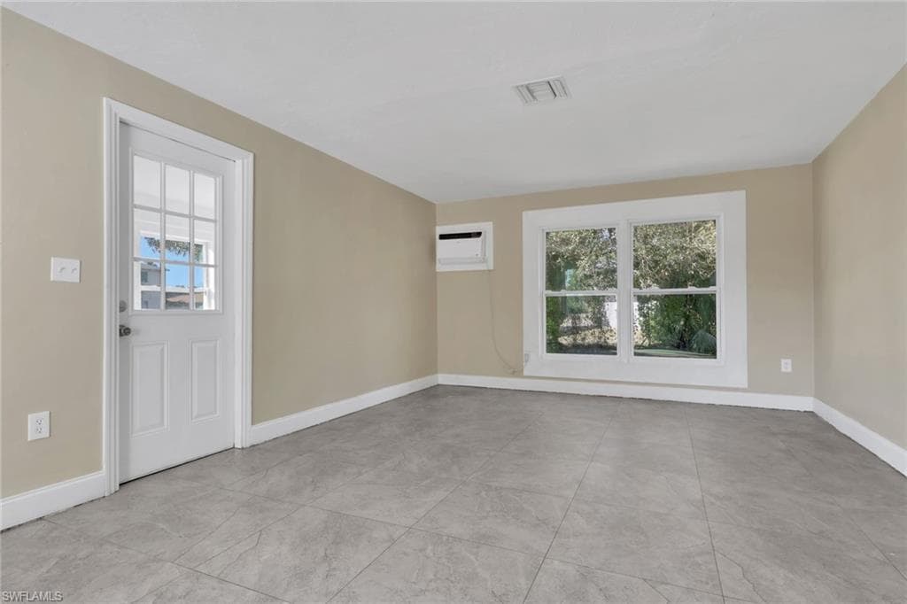 2933 Jackson ST-8