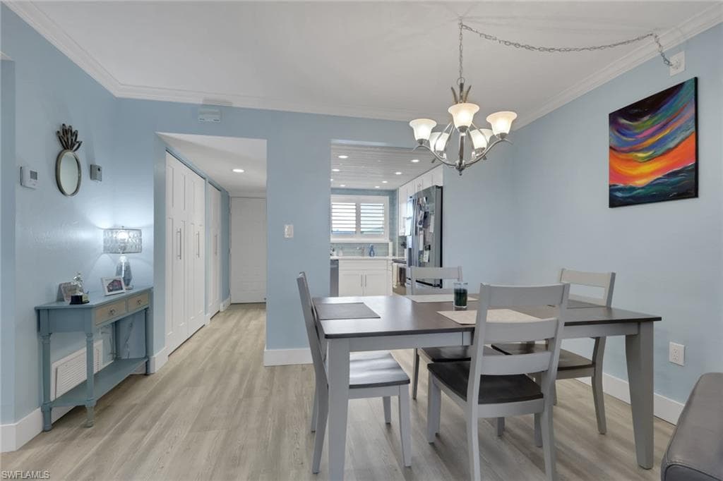 2121 Collier AVE 508-5