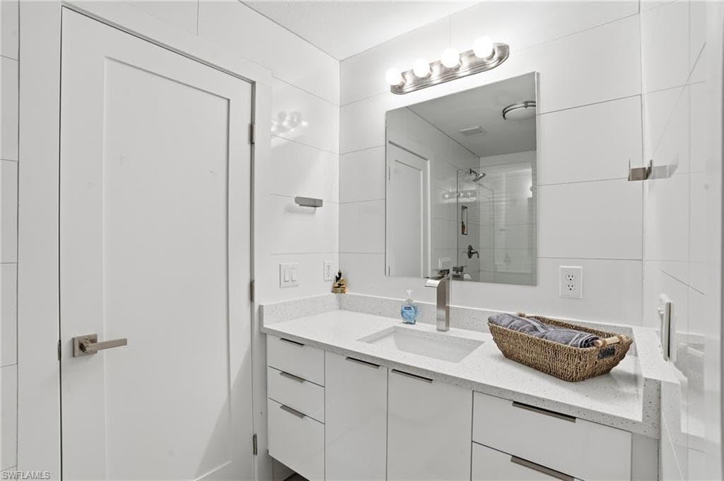 1205 Caloosa DR-27
