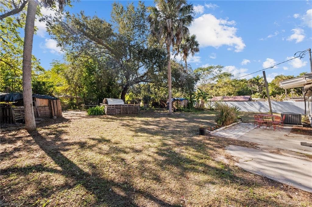 260 Delray AVE-27
