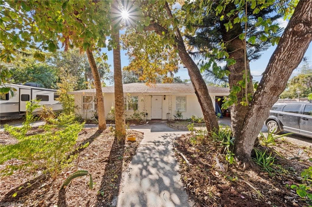 260 Delray AVE-2