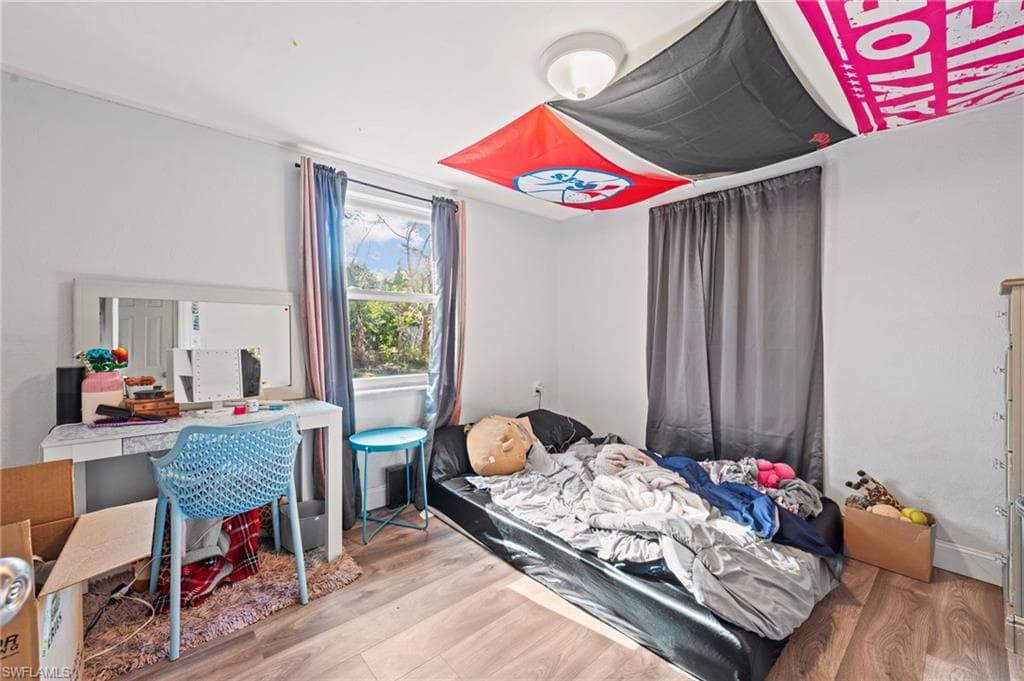 260 Delray AVE-13