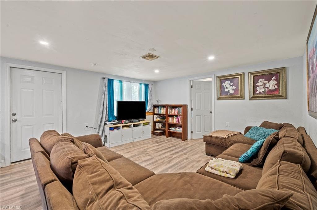 260 Delray AVE-8